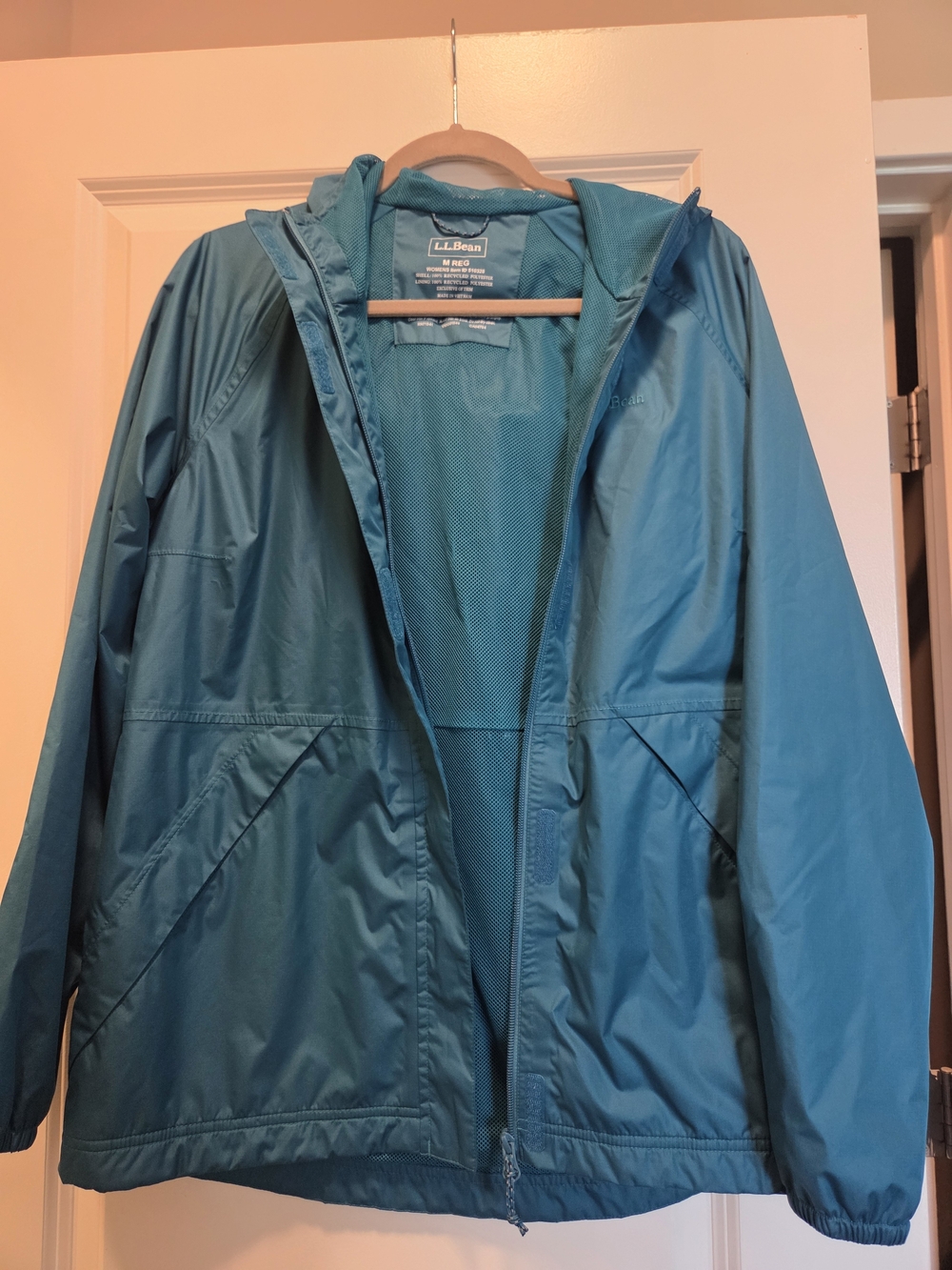 L.L.Bean Women's Waterproof Hooded Rain Jacket Teal Medium